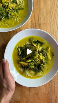 Alexandra Dudley on Instagram: "SOUP SEASON EPISODE 3: GINGER, CHICKEN COCONUT NOODLE SOUP
Not going to lie, a few days out from baby arriving and I am exhausted 😂. But have made this three times in the last two weeks and it really slaps! 
Serves 4 
1 bunch spring onions
2 garlic cloves 
2 green finger chillies
Thumb sized piece of ginger 
1.5 tsp ground turmeric 
1 tsp ground cumin
1/2 tsp ground coriander 
1 lemongrass stalk bashed with a rolling pin (to help release the flavour)
1 tin full fat coconut milk
500ml stock or stock cube dissolved in water 
200g tender stem broccoli, roughly chopped
Handful kale or spinach 
2 handfuls cooked shredded chicken 
Handful of Thai basil leaves, or basil or coriander 
Juice of a lime 
80g noodles (I use the king soba millet and brown rice ones) 
Fi