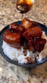 Full recipe: https://iankewks.com/hong-shao-rou-red-braised-pork-belly/  Full recipe: https://iankewks.com/hong-shao-rou-red-braised-pork-belly/  You can also click the link in bio and search up “Red Braised Pork Belly” for the detailed recipe with tips!  Hong Shao Rou is one of my favorite Chinese pork belly dishes of all time. Seriously. It’s sticky, caramelized pork belly that’s been braised until fork tender in a flavorful, aromatic sauce.