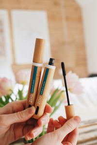 Looking for a sustainable and cruelty-free option for your lashes? Check out this vegan, palm oil free mascara that will give you long, luscious lashes without harming the environment. 🌎✨