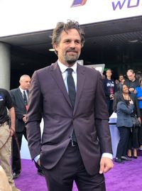 Mark Ruffalo wn la Premier de Avengers Endgame