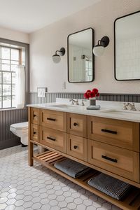 29+ Bathroom Wainscoting ( CHARMING LOOK ) - Stylish Bathroom Ideas