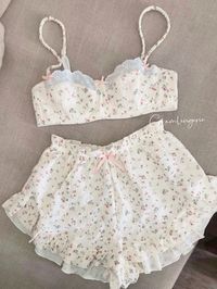 🌸Layla set 🌸 👙1 set bao gồm : Áo có gọng ko mút + quần đùi . ☁️Chất vải Muslin chuyên để may cho trẻ sơ sinh thì độ mềm mịn và an toàn cho làn da là khỏi bàn rồi đúng hông. ✨Giá 390k/1 set