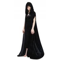 Cette cape effet velours est un splendide accessoire qui peut venir compléter des déguisements et costumes de styles très divers. À vous de libérer votre potentiel ! - #LaFoirFouille #FFstyle #Halloween