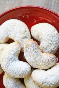 Almond Crescent Cookies Recipe