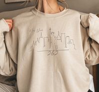 New York Marathon Finisher Sweatshirt with city skyline to celebrate all 26.2 miles of effort. A great gift sweater for runners who have graduated to marathoners. From long training run to the medal final race day. You did it ! Unisex sizing and a great gift for a mom or dad who runs. *For the oversized look go up in sizing to suit your taste. Ideal for any situation, a unisex heavy blend crewneck sweatshirt is pure comfort. These garments are made from polyester and cotton. This combination hel