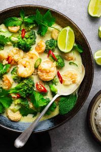 This 5-ingredient Thai green curry is a quick, easy and delicious Thai curry recipe. Customise it with your choice of protein and veggies.