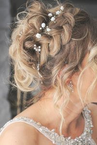 Beautiful bridal hairstyle//bridal hairstyle//cute bridal hairstyle.All photo credit goes to Respective owner📸