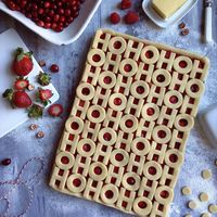 This idea popped in my head during the week. I made a version yesterday, but mid-photo shoot saw how the design could be improved, so made it again this morning. That means there's lots of Strawberry, Raspberry and Cranberry slab pie to go around!