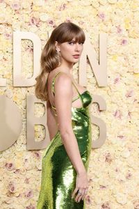 taylor swift at the golden globes