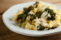 This easy recipe for sheet pan broccoli ricotta pasta mixes tender pasta with crispy roasted broccoli and dollops of creamy ricotta for a fun weeknight supper! #pasta #sheetpansupper #vegetarian #broccoli #ricotta #framedcooks