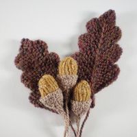 Woodland Wreath, Oak - Free Pattern