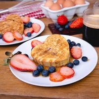 Des pancakes cœur de chocolat pour un petit-déjeuner en amoureux ou en tête à tête avec la seule personne qui ne vous décevra jamais : vous-même !