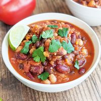 This healthy Chili Sin Carne is the best vegan and vegetarian chili! It's extra hearty using three different beans, making it the perfect comfort food and great for meal prep!