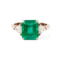 Beautiful emerald and diamond ring set in 18k yellow gold.