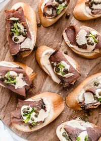 Roast Beef Crostini | Windy City Dinner Fairy