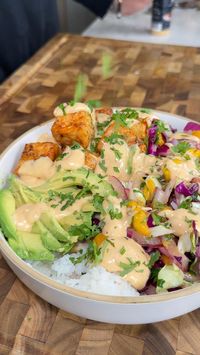 Banish boring bowls with Primal Kitchen Yum Yum Sauce! This easy 30-minute salmon bowl from @ice.karimcooks comes together in your air fryer and rice cooker. Just season, cook, and drizzle.