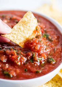 Restaurant Style Salsa - Made in the blender in less than 10 minutes! Easy, authentic and full of flavor. This is seriously the best salsa recipe out there! 