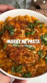 This viral marry me chicken pasta recipe – but vegan, with tofu! – is definitely worth the hype. We’ve got crispy, spicy tofu served on top of a flavorful, spicy, creamy pasta sauce with sun-dried tomatoes and plant-based cream. It’s a one-pot pasta recipe that’s ready in under 20 minutes and is absolutely delicious.