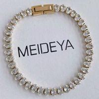 Made of 38 oval AAA cubic zircon, the bracelet is eye-catching and flexible. 