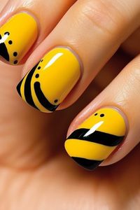 Creating Waves with Yellow Nails: The Trend That's Lighting Up Social Media