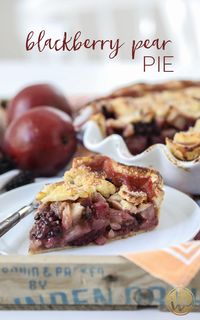 This Blackberry Pear Pie is the perfect summer meets fall dessert recipe. #blackberry #pie #pie #dessert #fallbaking #recipe