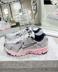 nike pink & white