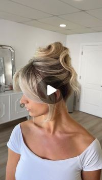 The Updo Darling | Sydney Thomas on Instagram: "Modern Piled High Twist 🙌🏻"