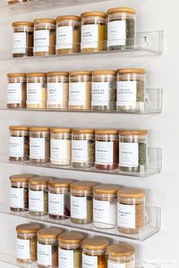 RuDot Home 12Pcs Large Spice Jars with 108 Labels, 6 Oz Glass Jars with Bamboo Lids Kitchen Canisters, Preprinted Spices Brown