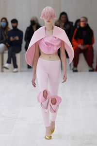 Loewe : Runway - Paris Fashion Week - Womenswear Spring Summer 2022