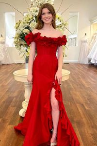 Elevate your style with our elegant Off-Shoulder Empire Mermaid Party Prom Dress. The ruffled slit adds a touch of drama, while the empire waist creates a flattering silhouette. Perfect for a party or prom, this dress will make you feel confident and glamorous.