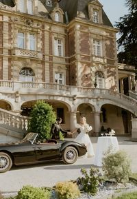 Walk down an aisle dressed in the timeless elegance of old money. Our meticulously landscaped gardens and stately outdoor archways frame your most precious moments with grace and tradition. Here's to beginning your new chapter in storied style! 🌿👰 #OldMoneyWedding #TimelessLove