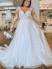 Plus Size Floral Lace Long Sleeves Wedding Dress Illusion Back V-neck Boho Bridal Gown Elegant