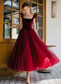 Product Information:Dress Number: GS2WMaterial: Tulle, VelvetSilhouette: A-lineColor: Wine RedHemline: Tea LengthBack Detail: Lace-upNormal Order Delivery time:Tailoring Time: 2-3 weeksShipping time: 3-5 working daysFor normal order, you can receive your order in 3-4 weeks.Rush Order:Rush order service is available. For rush order, you can receive your order in 14 working days.Custom Size:We offer free custom size service. Please leave us the following measurements according to the measuring guide:Bust: ________inch/cm,Waist: ________inch/cm,Hips: ________inch/cmHollow to knee( for knee length dress only):________inch/cmHollow to Floor(without shoes): ________inch/cm Your Height without shoes______ inch/cmThe Shoes height you will wear with the dress:______ inch/cm