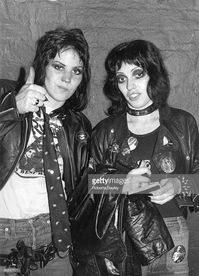 News Photo : Photo of RUNAWAYS and Joan JETT and Gaye ADVERT...