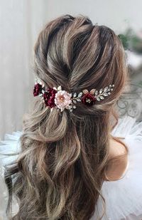 Burgundy Blush Hair piece Bugundy hair piece Bugundy Hair flower Wedding headpiece Burgundy Hair Comb Burgundy hair vine Marsala hairpiece This beautiful burgundy hair crown an ideal for autumn wedding or a rustic wedding. There are some bright burgundy blush in the center of the composition, and