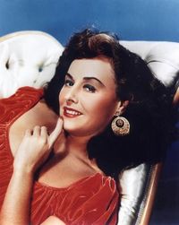 ... no dia 23 de abril de 1990, Paulette Goddard foi uma atriz americana