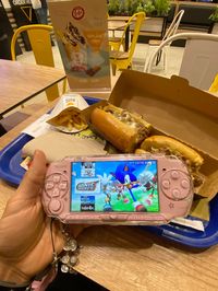 Sakura Pink psp playing Sonic Rivals at Kudu saudi restaurant for fast food