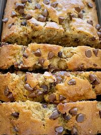 Banana Bread Recipe | Peanut Butter and Banana Recipes | Peanut Butter Chocolate Chip Banana Bread with creamy peanut butter, mashed bananas, chocolate chips, and applesauce to make it really moist and soft. Two bowls and no mixer needed for this quick bread recipe.