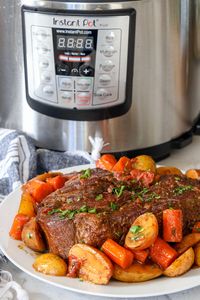 The Best Easy Instant Pot Pot Roast Recipe - Instant Pot #instantpot