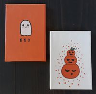 2 hand painted halloween themed paintings, they will arrived wrapped, so they can be given as gifts. The canvases are 12.5 cm. by 17.5 cm. whith a depth of 1 cm. Made with acrylic paints. Paintings will vary slightly because they are handmade.