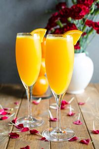 Non Alcoholic Mimosa Recipe - An amazing brunch mocktail for alcohole free drink | watchwhatueat.com