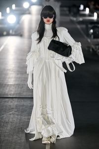 Mikio Sakabe Tokyo Fall 2024
https://www.vogue.com/fashion-shows/tokyo-fall-2024/mikio-sakabe/slideshow/collection#11