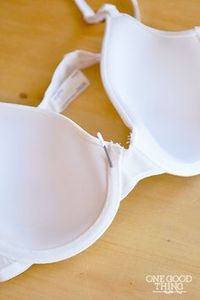 Le truc le plus simple et pratique pour réparer votre brassière préférée qui s'est brisée! - Trucs et Astuces - Des trucs et des astuces pour améliorer votre vie de tous les jours - Trucs et Bricolages - Fallait y penser !