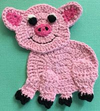 Get this free crochet pattern of a crochet pig. This and many other crochet animals are available on my website, Kerri's Crochet. #FreeCrochetPatterns #CrochetPig #CrochetAnimals