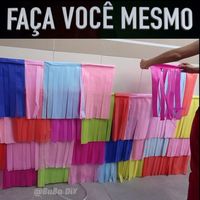 DIY Party Decoration Paper Panel DIY Decoração de festa painel de papel Usei papel de seda e fita dupla fase, veja mais modelos de painel de festa no link.#party #festa #fdoityourself #paineldefranja