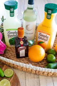 Easy Homemade Margarita Mix with Orange Liqueur • Freutcake