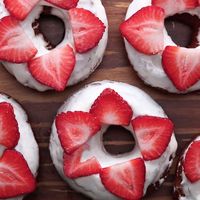 Strawberry Cheesecake Old-Fashioned Donuts