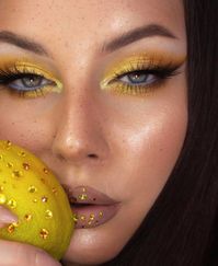 Invite Sunshine Into Your Look With The Yellow Eye Makeup Trend | Fashionisers© - Part 3