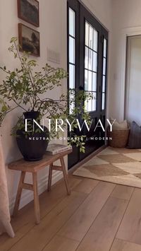 A simple yet stunning entrance! 😍💕 🎥: @sagephillipshome #home #homedecor #entryway #entrywaydecor #simplestylehome #neutraldecor #neutralstyle #entrywayinspo #entrywayideas