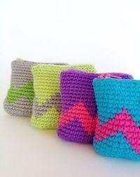 DIY: crochet tapestry coin purse